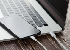 Ładowarki do iPhone - przegląd. Zadbaj o pełną baterię w swoim telefonie!
