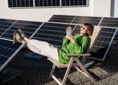 Selling second-hand solar panels as an alternative to disposal and recycling