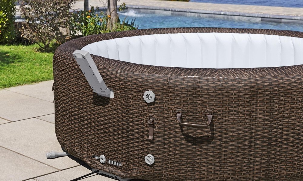 Podróże z jacuzzi - zwiedzaj tropikalne rejony świata nie wychodząc z domu