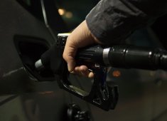 Jak wybrać najlepszą hurtownie paliwa? Kluczowe kryteria dla firm transportowych i gospodarstw rolny