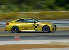 Szukasz prezentu marzeń dla chłopaka? Zabierz go na przejażdżkę BMW M4 po torze wyścigowym!