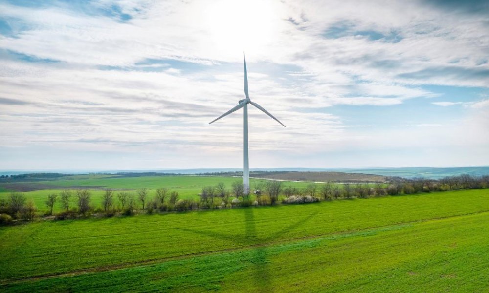 Turbina wiatrowa - przydomowa elektrownia wiatrowa źródłem darmowego prądu