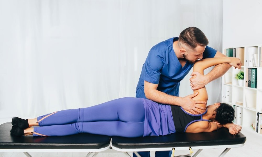 Studia osteopatii w Warszawie 2025 - gdzie studiować i ile to kosztuje?