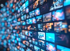Na czym polega fenomen Netfliksa? Poznaj historię tego serwisu streamingowego