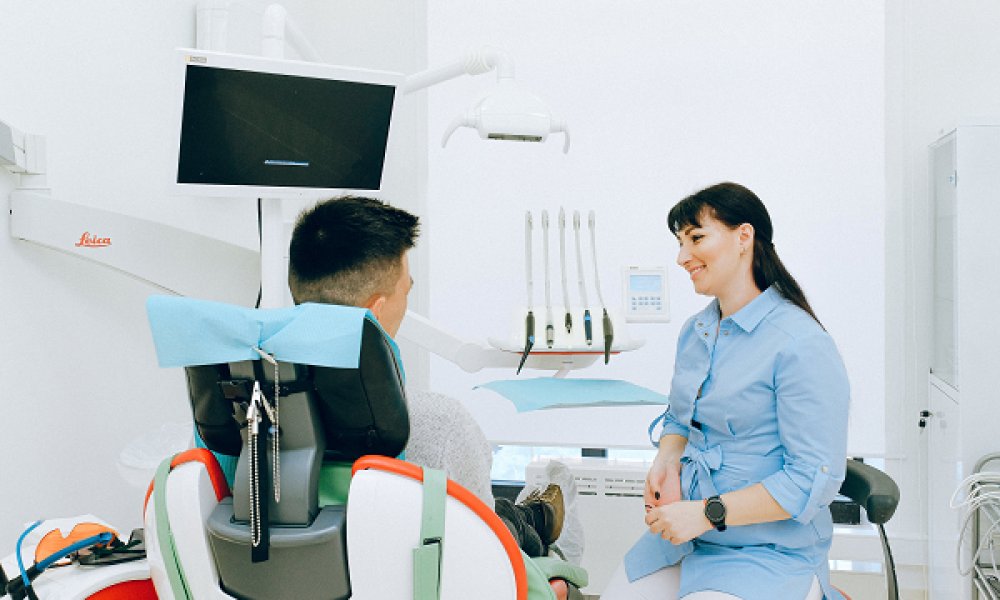 Miniaturka Jaka jest różnica między protetyką, a implantami?