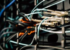 Szyfrowanie i standard bezpieczeństwa połączeń wśród platform do webinarów