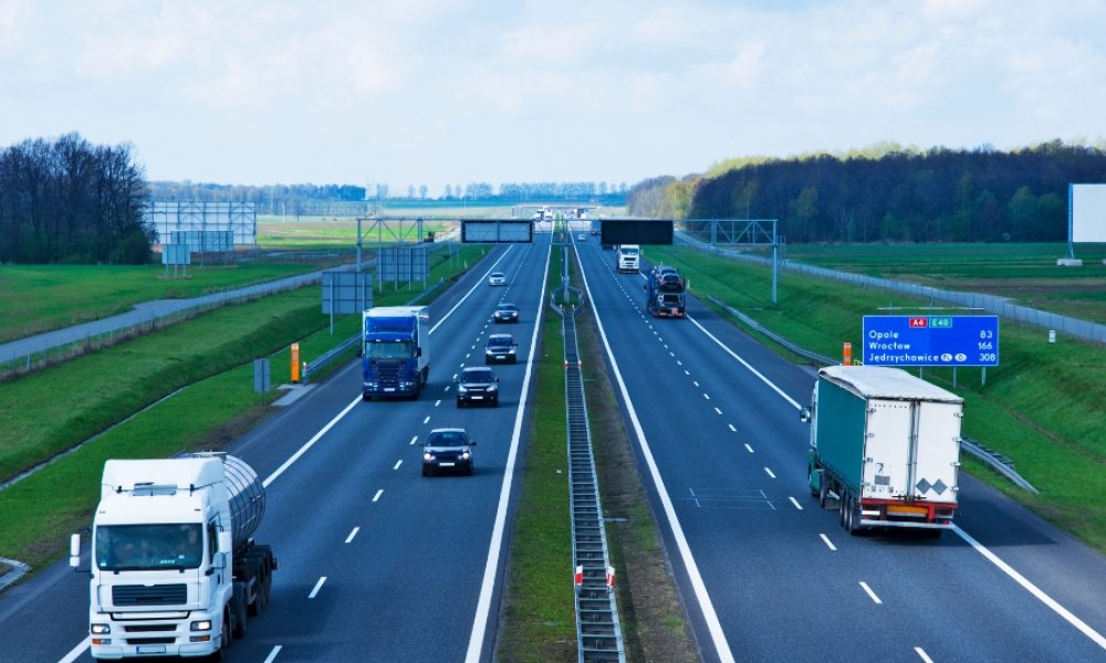 Autostrada A4 - czy ciężarówki mają wpływ na przepustowość i korki na drogach?