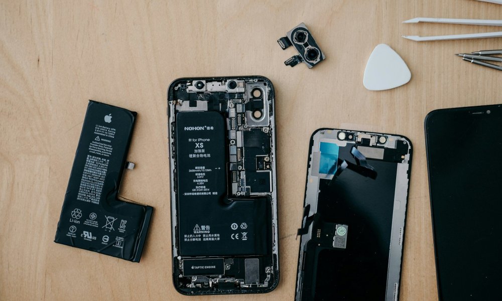 Miniaturka Prowadzenie serwisu GSM - czym kierować się przy wyborze dostawcy części do smartfonów?