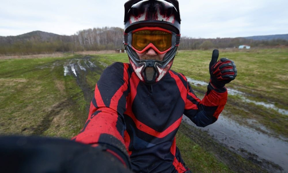 Najlepsze kaski motocyklowe 2024 - sprawdź, które modele królują w tym roku!