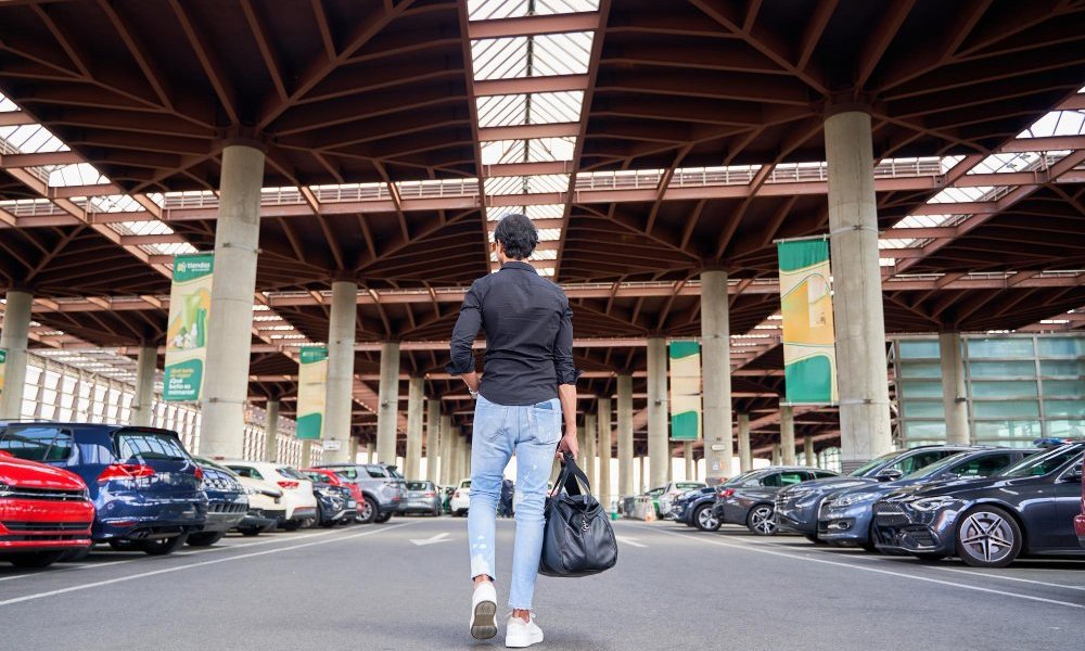 Bezpieczeństwo na KTW Parking Pyrzowice - Jak chronimy Twoje auto?
