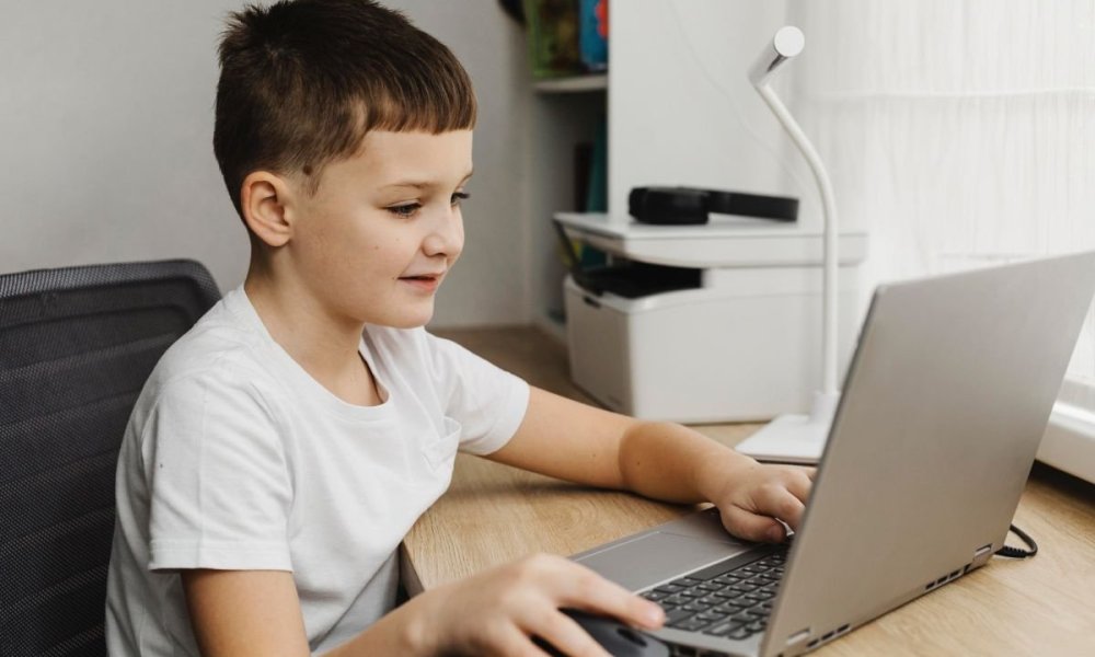 Internetowa platforma edukacyjna dla dzieci w wieku szkolnym