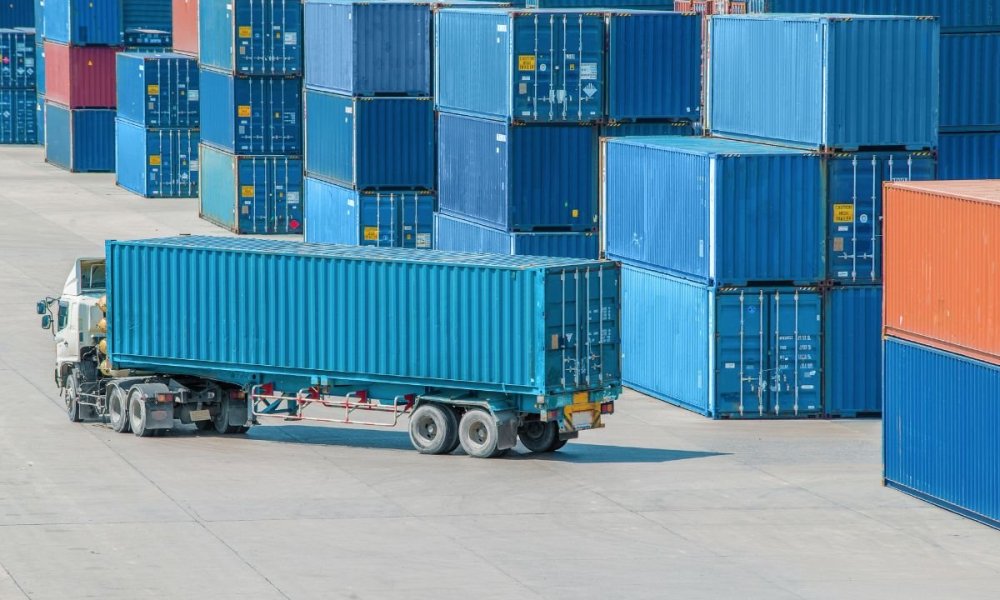 Depot kontenerowy - kluczowy element logistyki morskiej i kolejowej